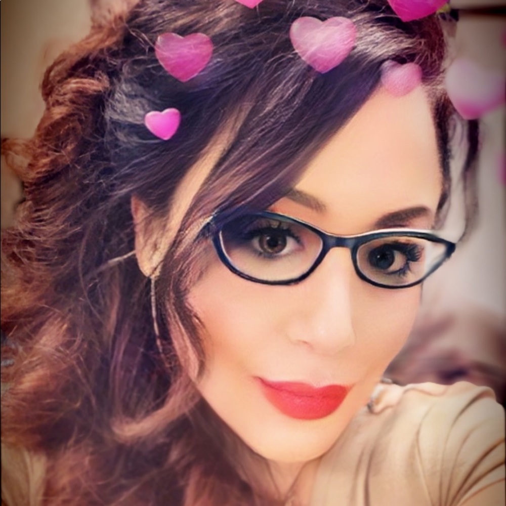 Meet your Posher, Victoria